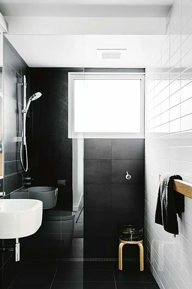 Pequeños: Consejos para decorar baños en blanco y negro de dimensiones reducidas